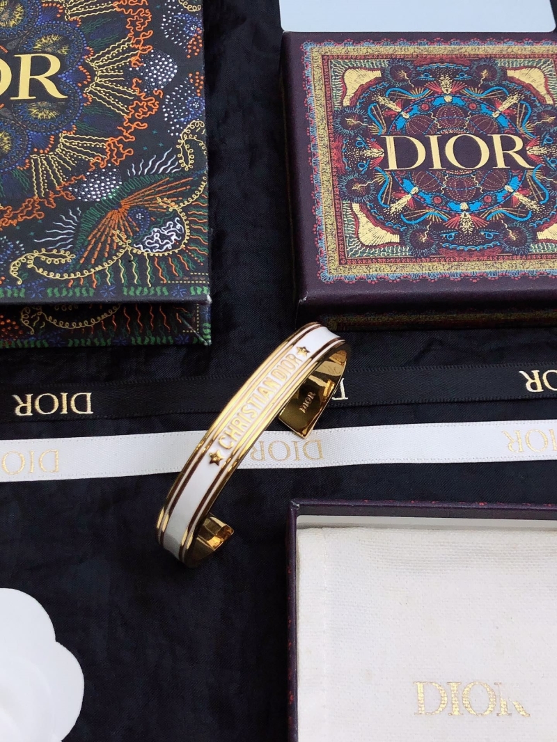 chr1st1an D10r bracelets